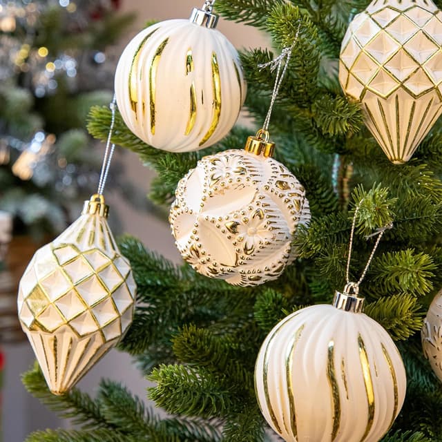 Detalle 2 de Oairse 16-piece Christmas tree baubles set (shatterproof) in white and gold