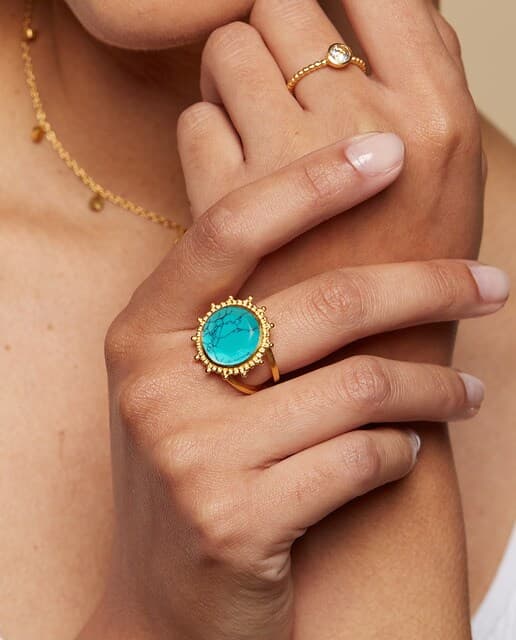 Detalle 2 de Satya Jewelry Anillo Madre Luna con piedra Turquesa 🌙