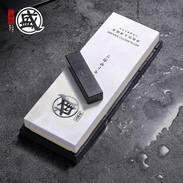Detalle 2 de MITSUMOTO SAKARI Japanese Knife Sharpener Whetstone 1000/3000 grit with TPR non-slip base