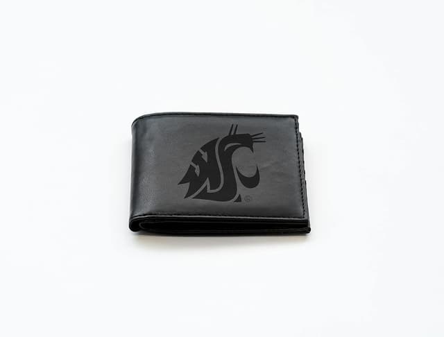 Detalle de NCAA Rico Industries laser-engraved billfold wallet with slim design