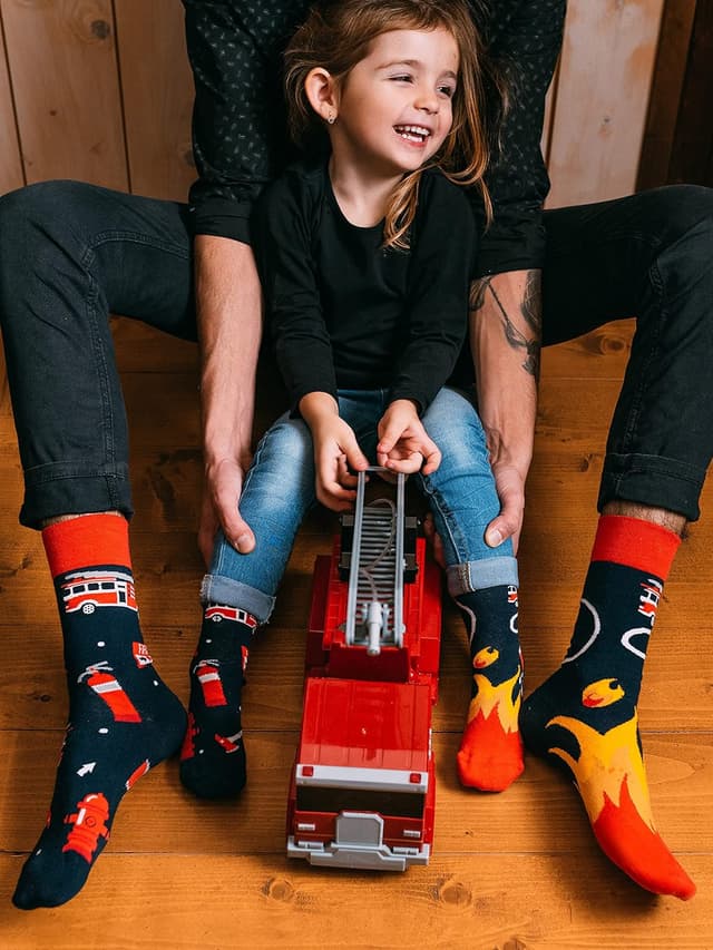 Detalle de Dedoles Socken Unisex (Damen, Herren & Kinder) – 1 Paar mit unterschiedlichen Designs links/rechts aus Baumwoll-Mix