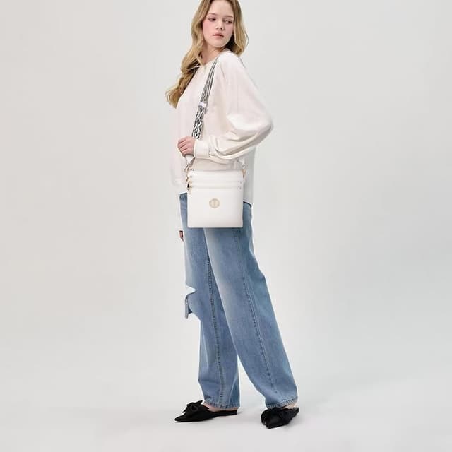 Detalle 2 de Gladdon Damen Umhängetasche mittelgroß aus Kunstleder mit 5 Reißverschlussfächern