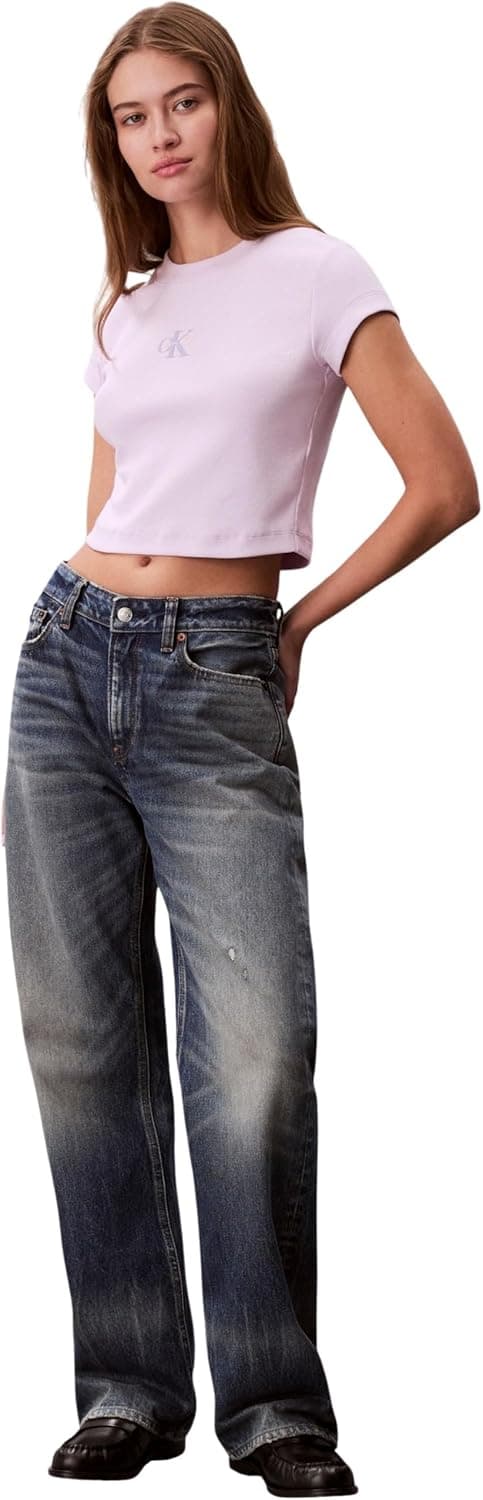 Detalle de Calvin Klein T-shirts femme : un essentiel à porter au quotidien