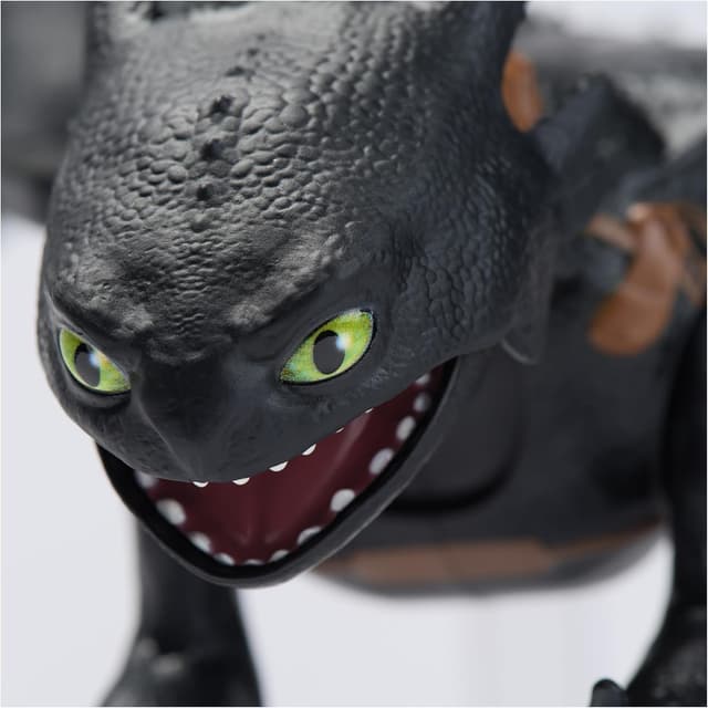 Detalle de Dreamworks Dragons Desdentao alas 63 cm, luces y sonidos