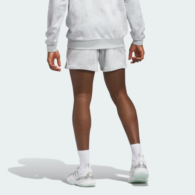 Detalle 2 de Pantalón corto Adidas Mahomes Iced Time French Terry gris