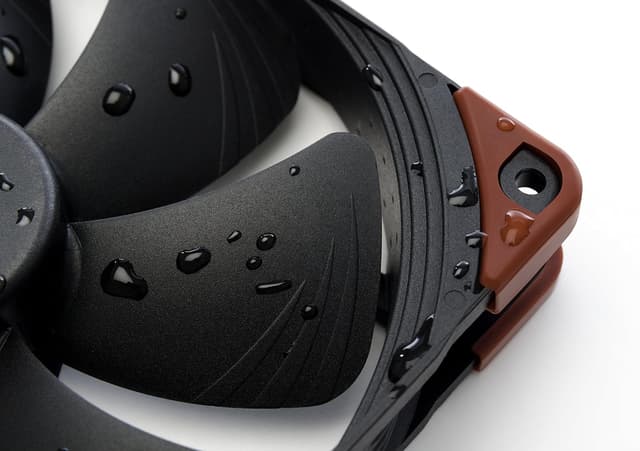 Detalle de Noctua NF-A14 iPPC-2000 PWM — ventilateur 140 mm robuste 4 broches (jusqu’à 2000 tr/min)