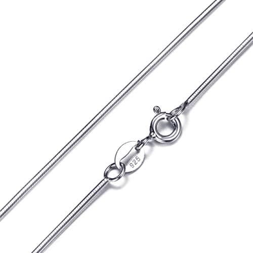 Detalle de Morella Collar de letras para mujer con letra M en plata de ley 925 rodiada y circonio