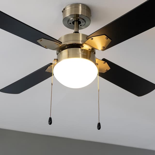 Detalle de Cecotec EnergySilence Aero 450 GoldBlack ventilatore da soffitto con luce da 50 W e 106 cm