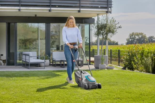 Detalle 2 de GARDENA PowerMax 32/1200 G2 – Elektrorasenmäher für bis zu 200 m²