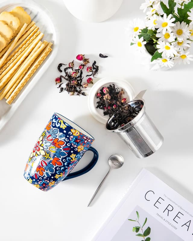 Detalle 1 de vancasso Ceramic Tea Mug with Infuser and Lid (18 Ounce) — Royal-Crimson Flourish