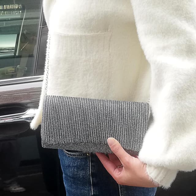 Detalle 2 de Gosyfeti Women’s Clutch Evening Bag with Detachable Chain Strap in Shiny Silver