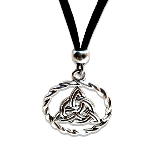 Detalle de Collar Nudo de Bruja WORLD GOBLINS en antelina negra (50 cm) con amuleto de protección y bolsa de yute