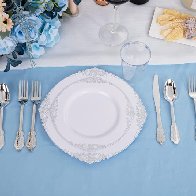 Detalle de Hioasis 100pcs White Silver Plastic Plates (10.25in) — Disposable Heavy-Duty Dinner Plates for Thanksgiving and Holiday Gatherings