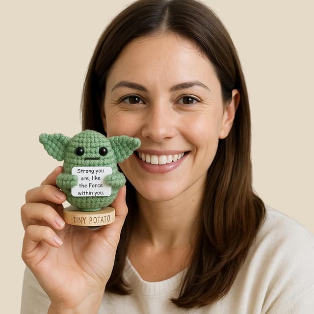 Detalle de Star Wars Gifts Handmade Baby Yoda Positive Crochet Doll with 30 Affirmations