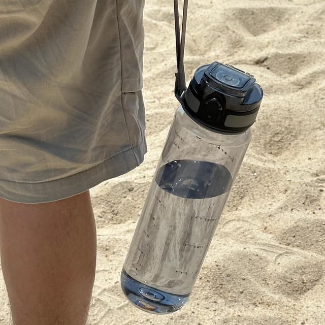 Detalle de Sports water bottle 1L with time marks