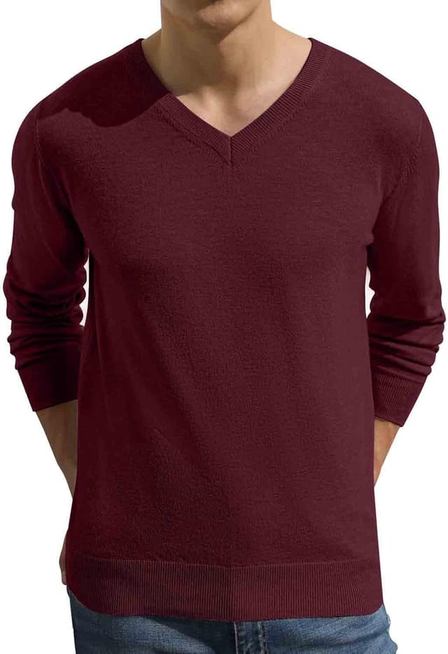 Detalle de Sailwind men’s V-neck knit pullover with soft ribbed cuffs and hem