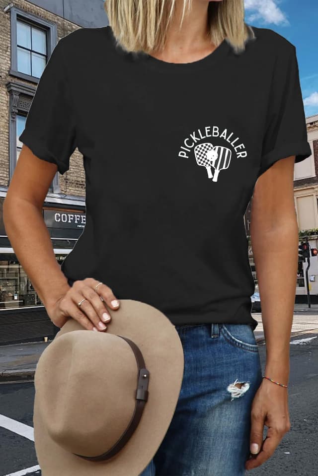 Detalle 2 de Qskall women’s pickleball T-shirt – soft paddleball tee with racket pattern