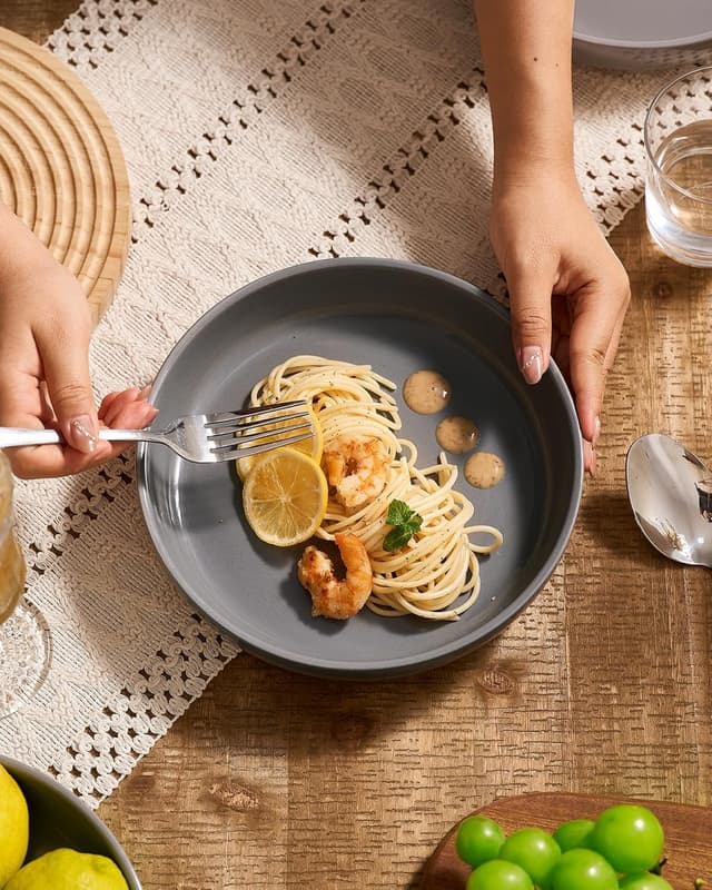 Detalle de famiware Milkyway 33 oz Bowl Set (Set of 4) for Pasta, Salad & More, Dark Gray Speckled Stoneware