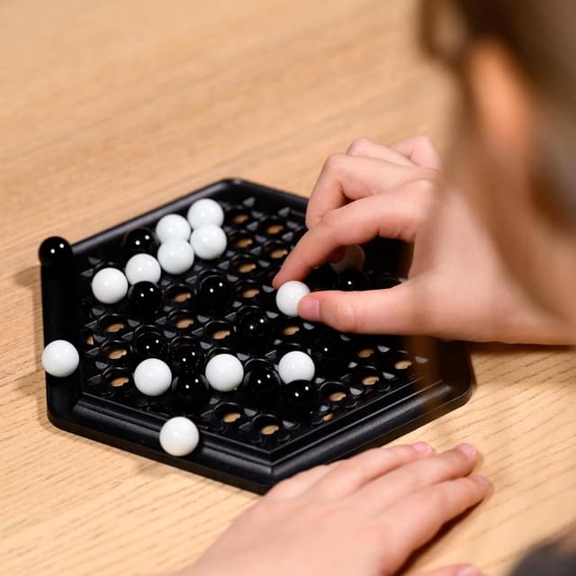 Thumbnail 6 de Asmodee Abalone GO Jeu de Stratégie pour 2 Joueurs