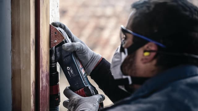 Detalle 2 de Lot de 50 feuilles abrasives Bosch PRO F460 pour outils multifonctions (ponceuse Delta) – 93 x 93 mm