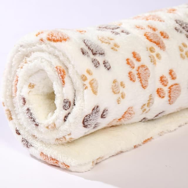 Detalle de THALWEN Soft Fleece Pet Sleeping Mat (Double-Sided) – White with Paw Print, 86x58cm
