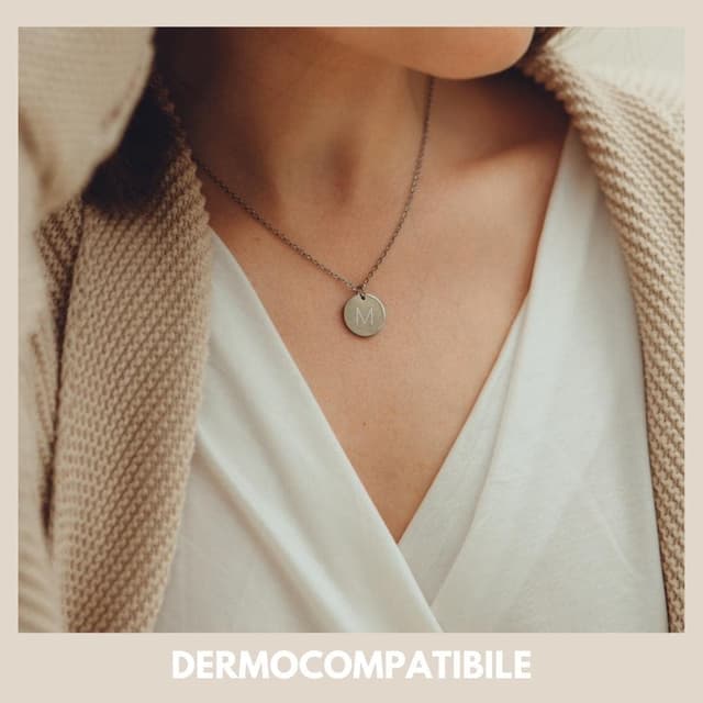 Detalle de GD GOOD.designs EST. 2015 collana con catenina e iniziali in argento, da donna