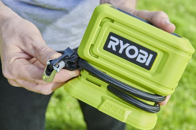 Detalle de Ryobi RPI18-0 cordless pressure inflator