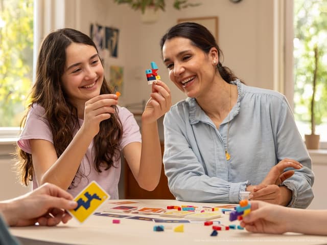 Detalle de Asmodee Brick Like This! — Official LEGO party building game for families (Ages 7+, 2–8 players)