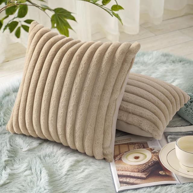 Thumbnail 1 de decorUhome Faux Fur Spring 20x20 Pillow Covers set