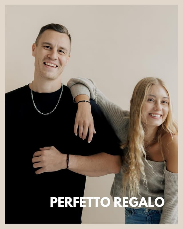 Detalle de GD GOOD.designs bracciale con lettera A-Z in corda intrecciata nera, regolabile