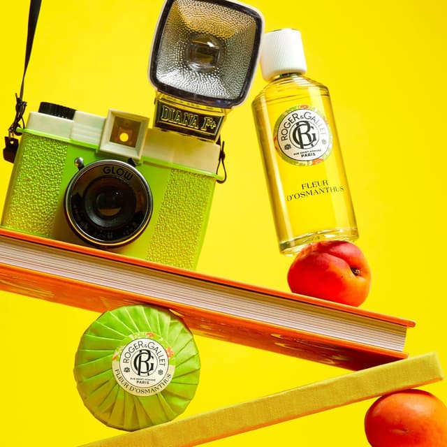 Detalle 2 de Roger&Gallet Fleur d'Osmanthus Wellbeing Fragrance (100ml) – fruity floral amber scent