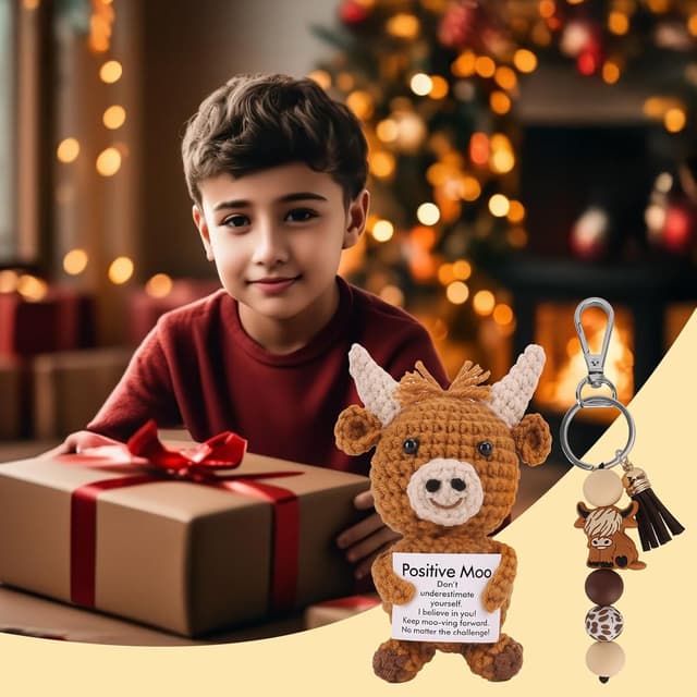 Detalle de QBEJIME Highland Cow Gifts for Women – Positive Crochet Animals & Cow Keyring with Encouraging Card