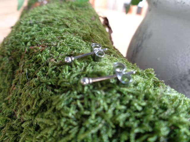 Thumbnail 6 de SILBER MINI PUNKT STECKER: kleine, zarte Punkt-Ohrstecker in Silberfarben