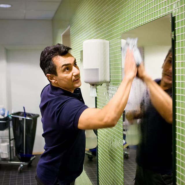 Detalle 2 de Tork Papier d'Essuyage Basic 150 m đź§»