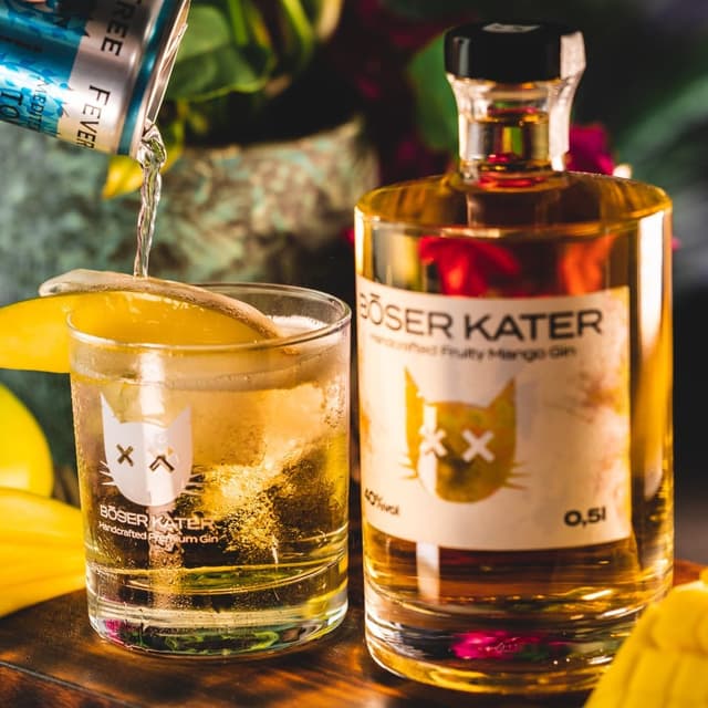 Detalle de BÖSER KATER Fruity Mango Gin Geschenkset (0,5 l, 40% Vol.) mit 2 Gläsern