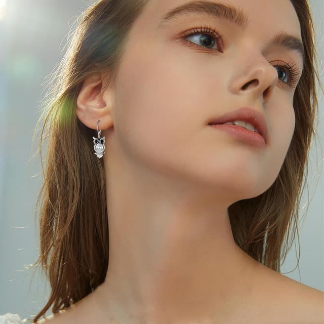 Detalle 2 de J.WUEN boucles d’oreilles pendantes femme en argent 925 avec hiboux et zirconite cubique