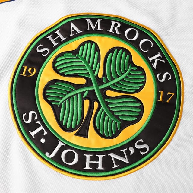 Detalle 2 de 3 Ross The BOSS Rhea Men’s Hockey Jersey (St. John’s Shamrocks) in White/Green/Black