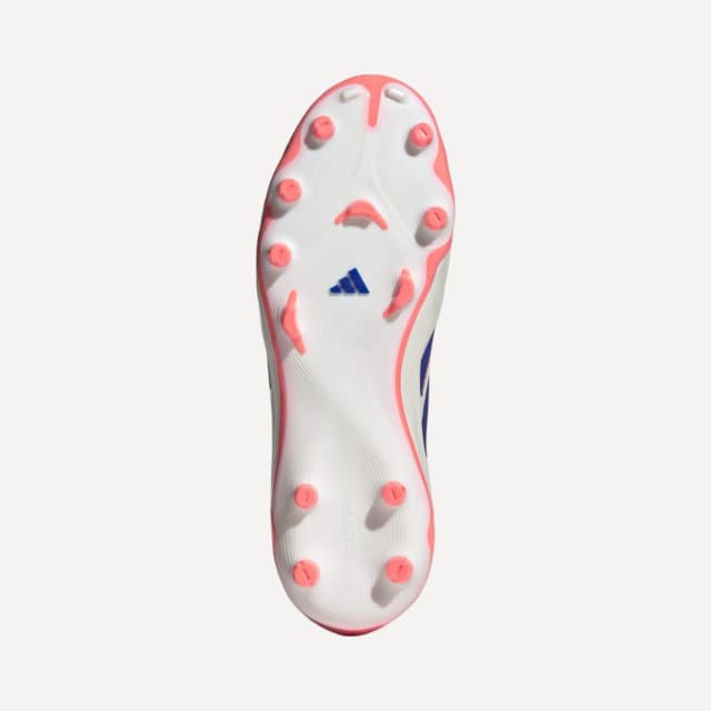 Detalle de adidas Copa Pure III Elite FG/MG para niño: botas de fútbol con suela para césped y superficies mixtas