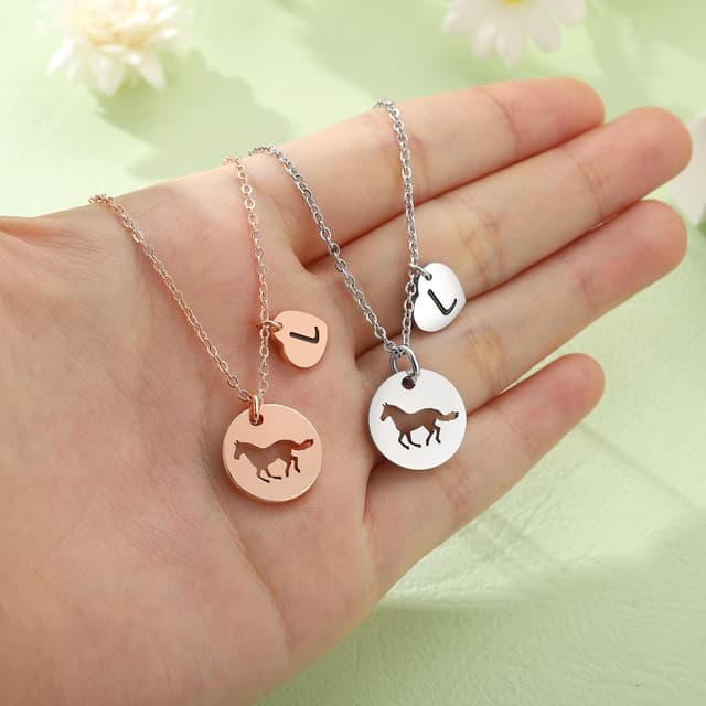 Detalle 2 de TINGN Pferde Mädchen Kette mit Herz-Anhänger und Buchstaben (A-Z) aus 316L Edelstahl