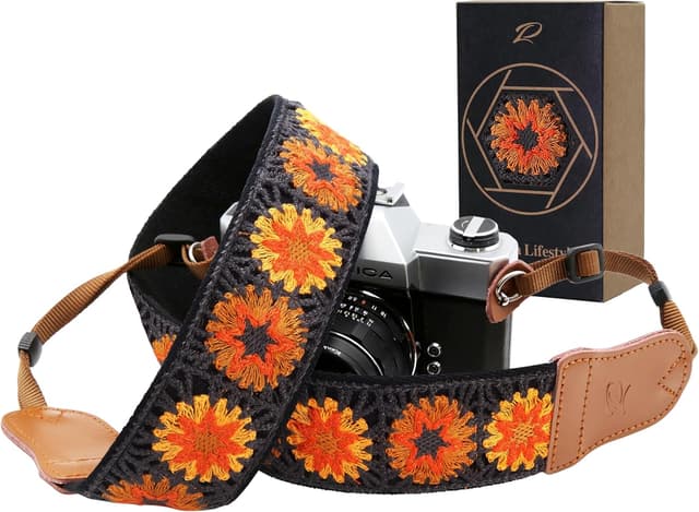 Detalle de Padwa Lifestyle Hollow Crochet Orange Daisy camera strap (2" wide) – cowhide ends & cotton embroidered strap