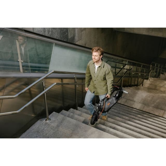 Detalle de Segway Ninebot KickScooter F2 Plus E, patinete eléctrico de 10" y 450 W (negro)