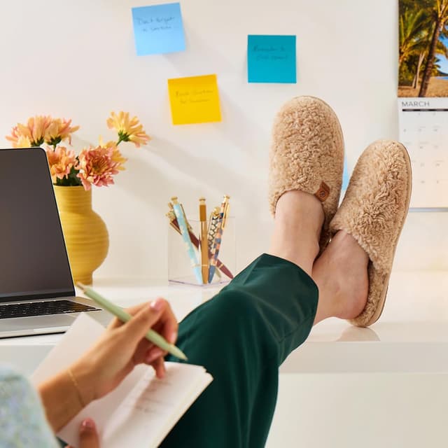 Detalle 2 de EverFoams Cosy Alpine shearling slippers memory foam