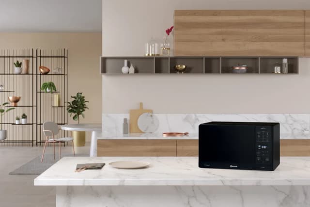 Detalle 2 de Bauknecht MW 49 BL Kombi-Mikrowelle mit Dampf, Crisp & AutoClean