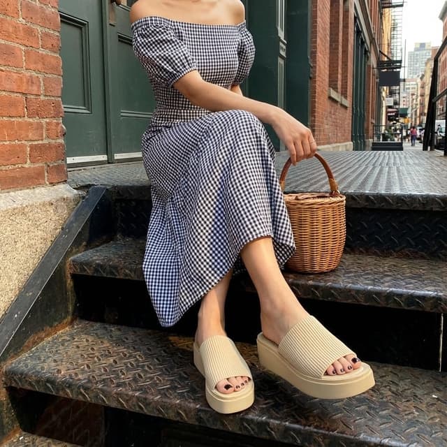 Detalle de CUSHIONAIRE Pim Wedge Chunky Platform Women’s Sandals with Firm Knit Upper & Memory Foam