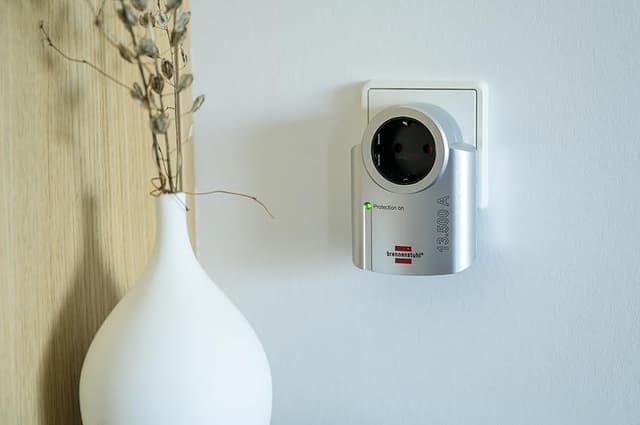 Thumbnail 1 de Primera-Line Adaptador antitensión 13.500A ⚡