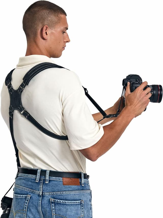 Detalle 2 de Padwa Lifestyle Black Frosted Dual Camera Harness Strap – dual-shoulder full grain leather strap for two cameras