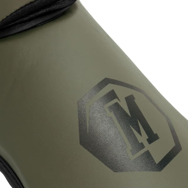 Detalle de MADGON Paratibie kick boxing e Muay Thai con imbottitura, protezione per tobillo e sacca