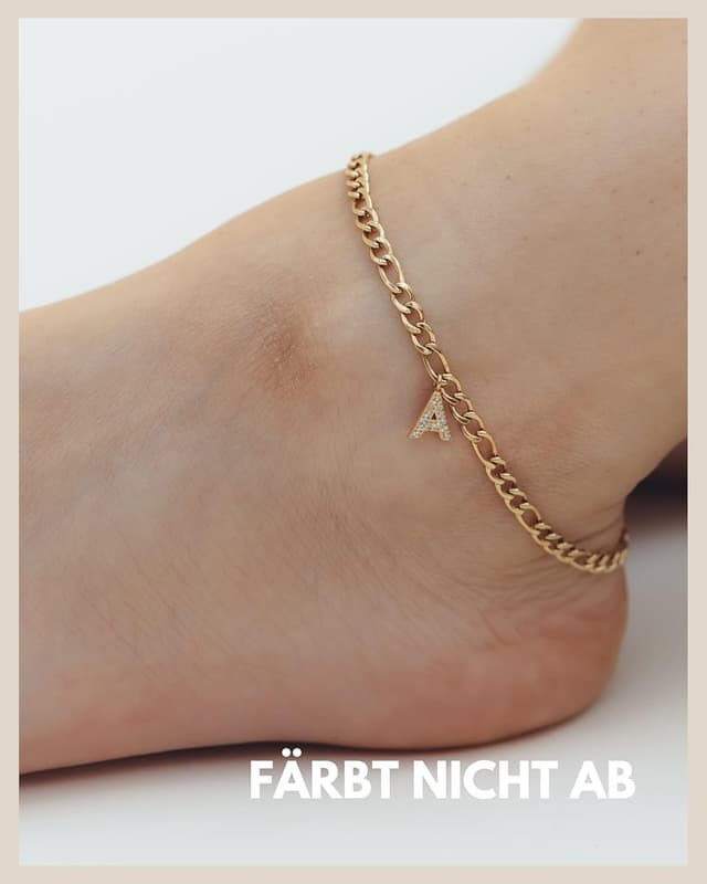 Detalle 2 de GD GOOD.designs Fußkettchen Gold mit Buchstaben – wasserfest, verstellbar (22–27 cm), aus Edelstahl