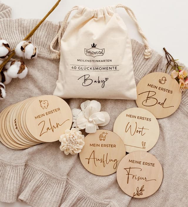 Detalle de Prinzental Meilensteinkarten Baby aus Holz mit 40 Meilensteinen, Blankokarte und Stoffbeutel