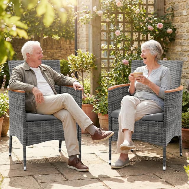 Detalle de UDPATIO Gartenstühle 2er-Set mit Kissen, wetterfestes Rattan und Hochlehner (Grau) – Outdoor Lounge für Balkon & Terrasse